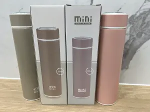 新光金控今(14)日舉行股東會,不少小股東一早就來排隊領紀念品保溫瓶。(圖/記者顏真真攝) ▲新光金控今(14)日舉行股東會,不少小股東一早就來排隊領紀念品保溫瓶。(圖/記者顏真真攝)