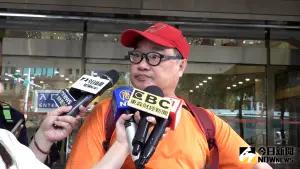 新光金控今(14)日舉行股東會,股東也談到對於近來前董事長吳東進涉入弊案的看法,也抱怨股價呈現L型,都沒有起來,看合併能否拉高股價。(圖/記者朱永強攝) ▲新光金控今(14)日舉行股東會,股東也談到對於近來前董事長吳東進涉入弊案的看法,也抱怨股價呈現L型,都沒有起來,看合併能否拉高股價。(圖/記者朱永強攝)