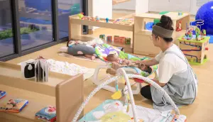 公托9倍增狂贏胡志強、林佳龍 盧秀燕靠這招讓台中人願生敢養 ▲位於南屯建功社宅內的托嬰中心,是台中市第45所公托。(圖/台中市政府提供,2024.06.14)