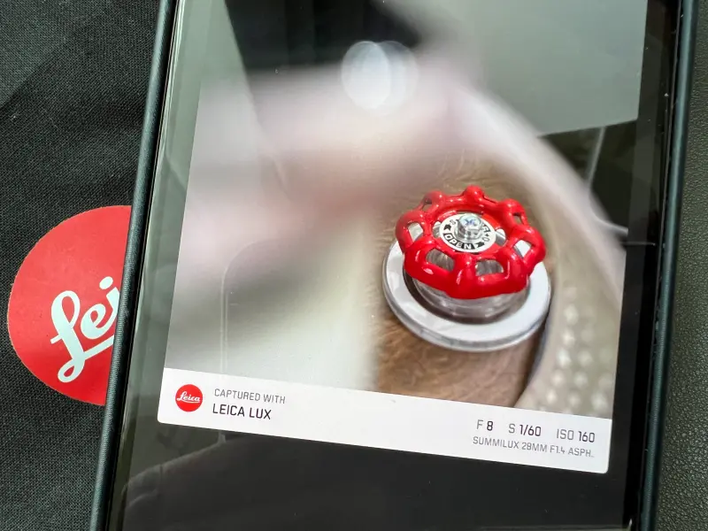 ▲徠卡推出「Leica LUX」App，提供仿效徠卡相機的色彩漸層和底片預設濾鏡，同時還可以套用專屬圖框。（圖／記者周淑萍攝）