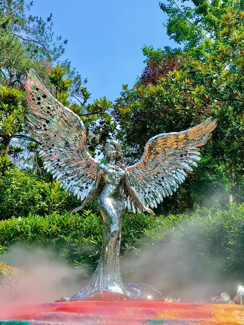 ▲李玟藝術紀念雕像，在她出道30年這天舉行揭幕儀式。（圖／CoCo李玟家人提供）