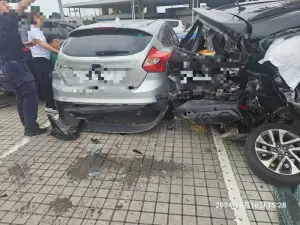 國道上啟動定速輔助！BMW男直直衝進楊梅休息站　撞毀7車釀2人傷

