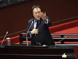影/郭智輝稱「核能是乾淨能源」!王世堅批:內閣核電自走砲
