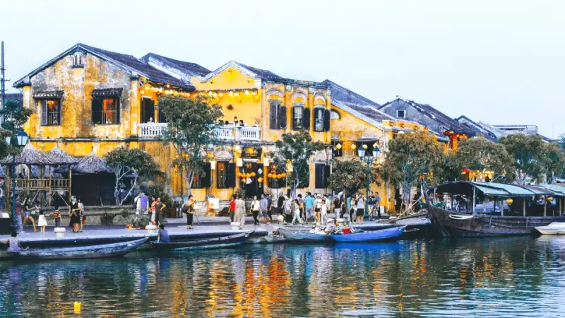 ▲有兩名外國遊客在越南會安市喝到假酒，中毒身亡。（圖／報系資料照）