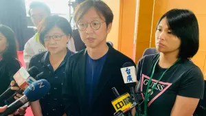 看不下去?綠議員要求中市府調查徐巧芯夫 議會無異議火速通過 ▲江肇國等人臨時提案要求調查劉彥澧行政不公案,議長火速裁示送市府研究辦理。(圖/記者顏幸如攝,2024.06.18)