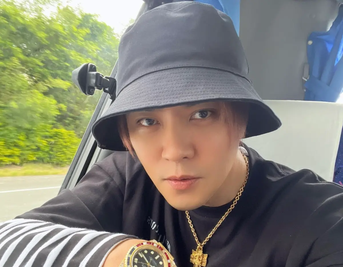 ▲羅志祥被直擊在路上摟著女性友人，逛街時也都會帶著名錶。（圖/翻攝自羅志祥臉書）