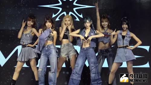 ▲全新女團「MEME(秘密)」是由桃園台啤永豐雲豹專屬啦啦隊「浪live電豹女」組成。(圖/記者嚴俊強攝) ▲全新女團「MEME(秘密)」是由桃園台啤永豐雲豹專屬啦啦隊「浪live電豹女」組成。(圖/記者嚴俊強攝)