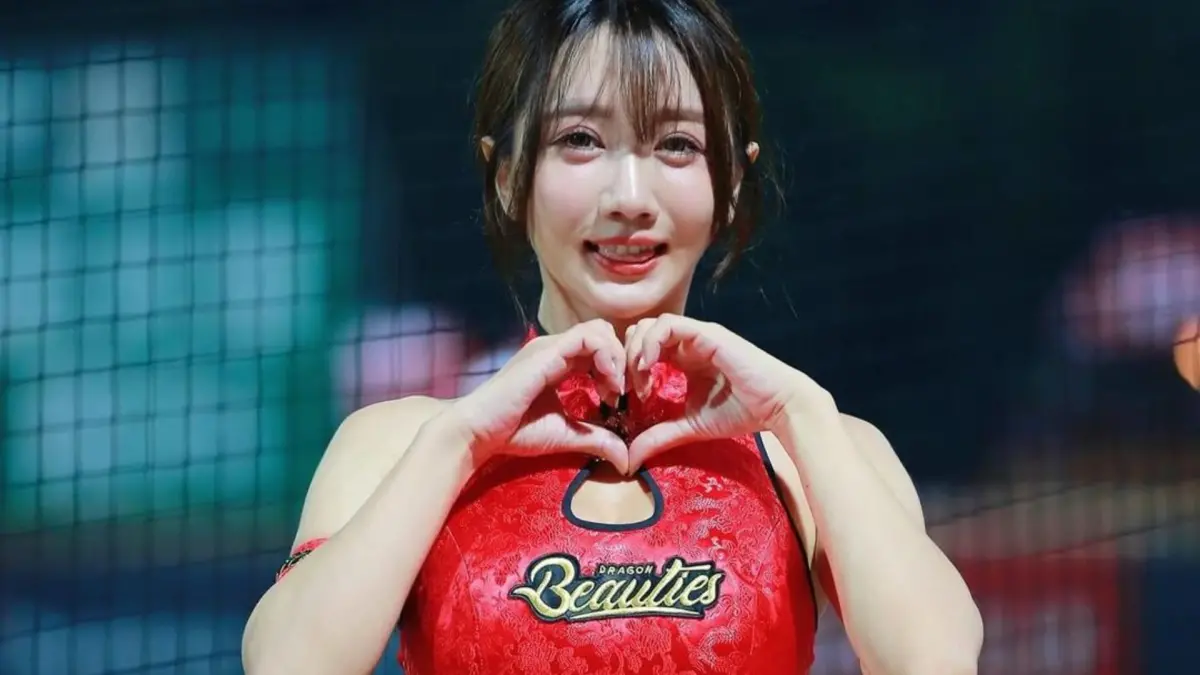 ▲味全龍啦啦隊人氣成員「全糖女神」小珍奶（王芯羽）曝光自己素顏出浴畫面，傲人身材掀起萬人暴動，讚她誠意滿滿。（圖／小珍奶IG）