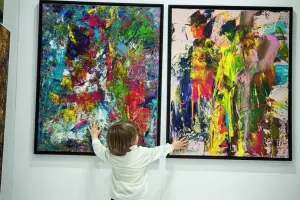 德國2歲神童是小小畢卡索！每幅畫能賣22萬　紐約畫廊也邀約展覽
