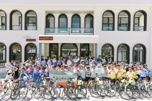 半島小車手出發就碰到不小雨勢,仍不放棄騎完40公里。 ▲半島小車手出發就碰到不小雨勢,仍不放棄騎完40公里。(圖/LAUNCHER CLUB提供)
