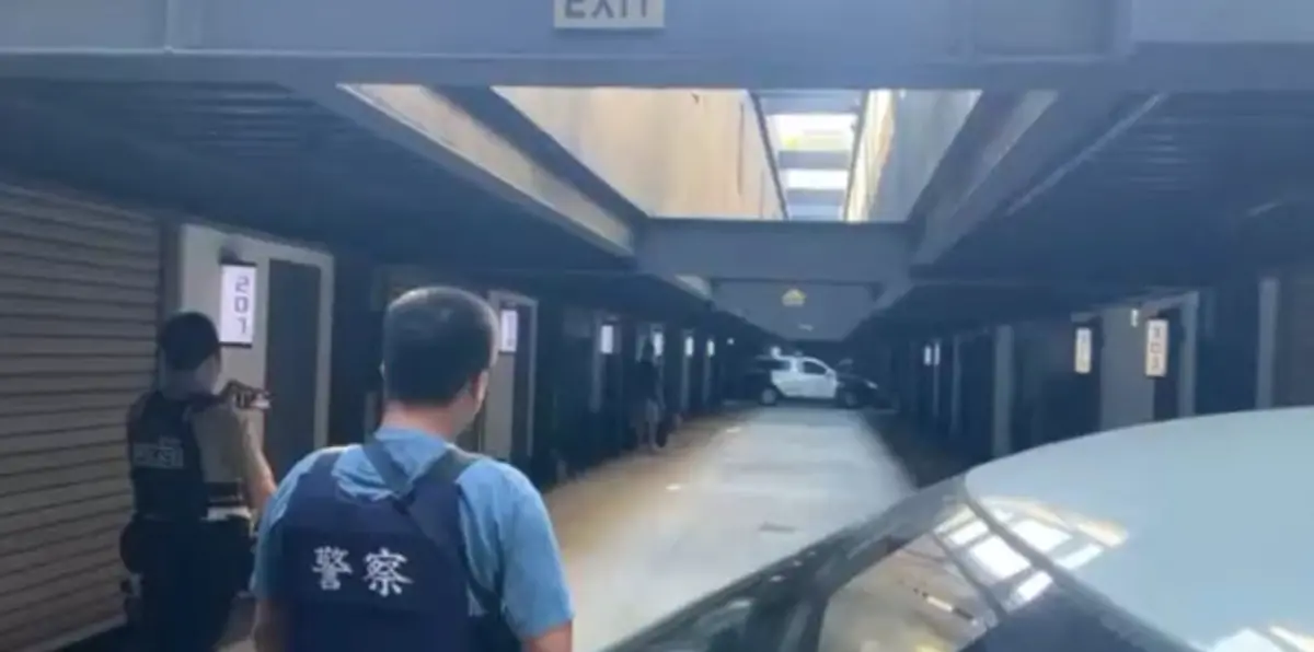 ▲一處位於嘉義市自強街上的民宅，今（20）日凌晨3時許傳出一起凶殺案，警方獲報迅速鎖定犯嫌蹤影，不料趕抵附近一處摩鐵時其已舉槍自戕。（圖／翻攝照片）