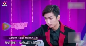 節目中被問到是否對婚姻有規劃時,陳曉回覆「我覺得哪一天想結婚了就結婚」。(圖/新浪娛樂) ▲節目中被問到是否對婚姻有規劃時,陳曉回覆「我覺得哪一天想結婚了就結婚」。(圖/新浪娛樂)