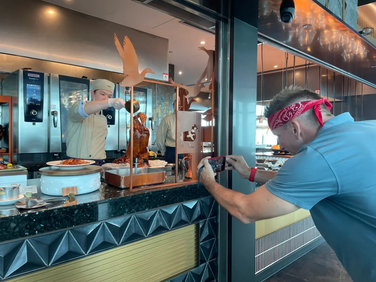 ▲千萬YTR巨星Sonny朝聖「饗 A Joy」。（圖／饗 A Joy提供）