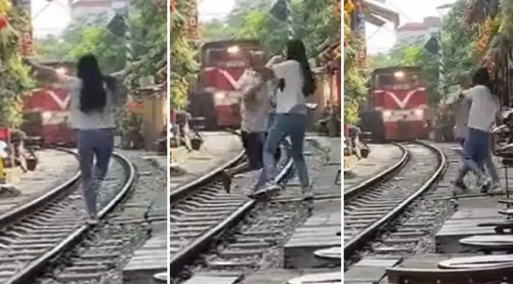 ▲一名遊客在火車行駛時站到鐵軌上拍照，讓越南火車街咖啡館業者慘遭罰款。（圖／翻攝自TikTok）