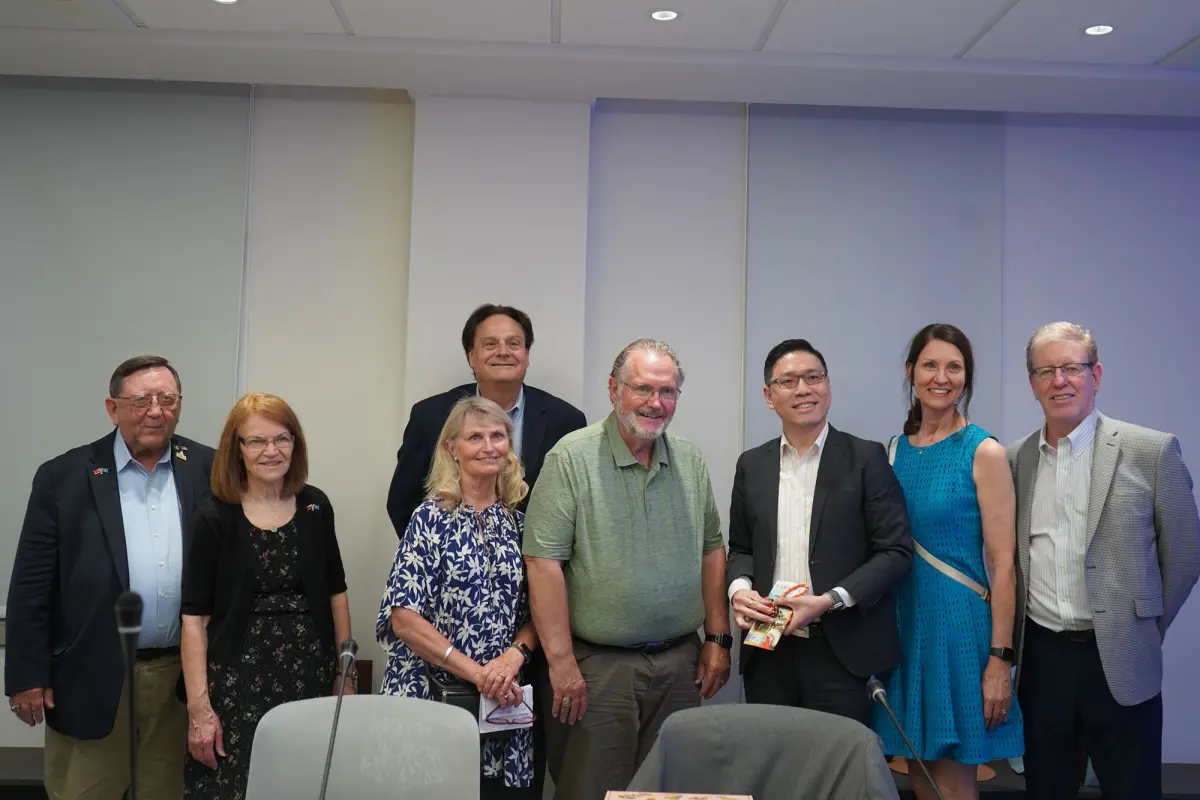 ▲美國南達科他州眾議員訪團拜會教育部，教育部國際司代理司長廖高賢接待。（圖／教育部提供）