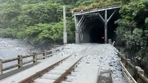 台鐵自強號遭落石擊中！司機手部骨折　列車停駛在和仁隧道內
