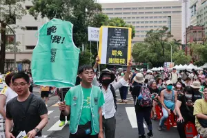 罷免 ▲民眾呼籲罷免謝國樑。(圖/記者葉政勳攝,2024.06.21)