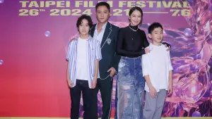 鄭人碩「親兒子」露臉了!竟當眾洗臉爸爸:許光漢很帥