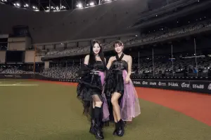 ▲台鋼雄鷹啦啦隊Wing Stars韓籍成員,安芝儇、朴妟龧為登陸大巨蛋獨具巧思,穿上韓國傳統服超吸睛。(圖/Wing Stars提供) ▲台鋼雄鷹啦啦隊Wing Stars韓籍成員,安芝儇、朴妟龧為登陸大巨蛋獨具巧思,穿上韓國傳統服超吸睛。(圖/Wing Stars提供)