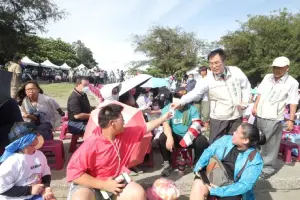 ▲台南市長黃偉哲特向參加活動的民眾致意。(圖/台南市府提供) ▲台南市長黃偉哲特向參加活動的民眾致意。(圖/台南市府提供)
