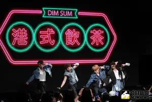 ▲林潔心和偶像男團FEniX一起在台北流行音樂中心，參與挺音樂舉辦的鐵粉限定派對。（圖／記者陳明中攝）