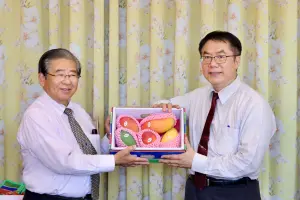 日本友誼市遊臺南國際芒果節　黃偉哲以芒果寶盒熱情迎賓
