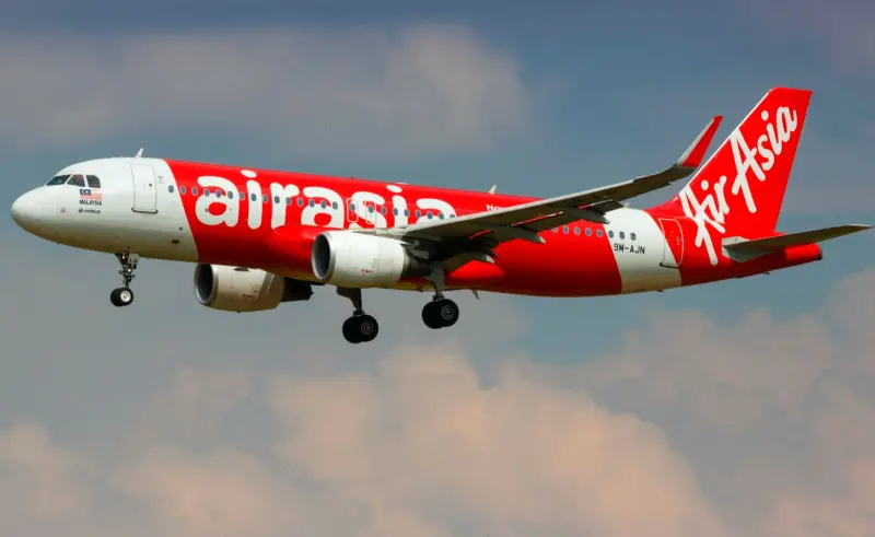 ▲亞洲規模最大的廉航「亞航」（AirAsia），其執行長認為，疫後強勁的旅遊需求，意味著機票價格不太可能在短期內恢復到疫前水平。示意圖。（圖／美聯社／達志影像）