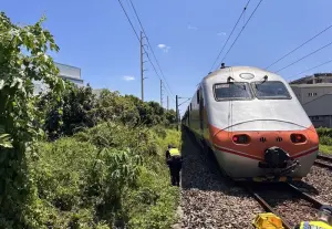 台鐵驚傳意外事故！台南婦突闖入軌道　下秒遭自強號撞飛身亡
