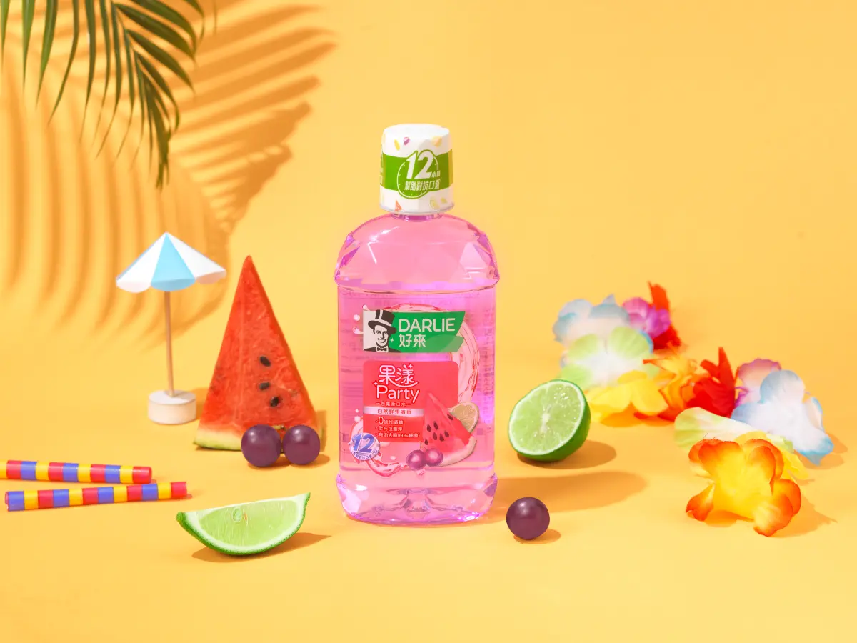 ▲好來全新推出果漾Party漱口水，擁有這個秘密武器讓妳成為全場焦點！漂亮精緻女孩除了要有最Fashion的穿搭、最精緻的髮型與最迷人的香氣，配上清新自信又甜甜的笑容加上清新好口氣，誰還不封你為Party Queen？（圖／品牌提供）