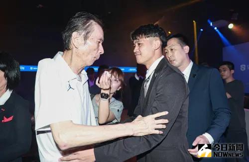 外籍生是否選秀風波延燒新聯盟!政大雄鷹領隊姜豐年沉痛發聲