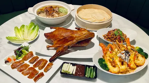 SOGO大巨蛋24小時餐酒館開幕!片鴨三吃、港式早餐「隨便」都能吃 ▲台北大巨蛋體育館SOGO遠東Garden City-潮美食公園明全區正式開幕,開箱全台唯一24小時餐酒館、京星「大巨星」,片鴨三吃免預約、港式早餐只要168元,菜單連「隨便」都有得吃。(圖/記者蕭涵云攝)