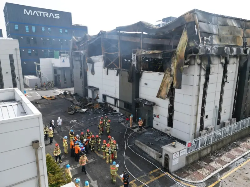 ▲韓國京畿道華城市一座鋰電池工廠，24日上午發生重大火災，截至今（25）日上午，已造成23人死亡、8人受傷。（圖／美聯社／達志影像）