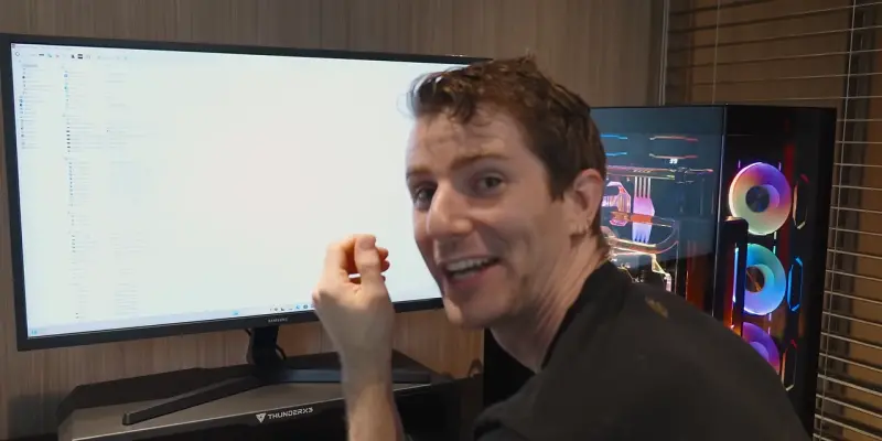 ▲全球最具知名度的科技Youtuber「Linus」，日前在台北光華商場組電腦，結果令他相當滿意。（圖／翻攝Linus Tech Tips）