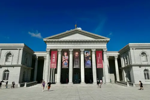 ▲奇美博物館推出史上最強展覽「從拉斐爾到梵谷：英國國家藝廊珍藏展」，幾乎天天遊客絡繹不絕，來到此有多家美食可品嚐，包含義薩芭蒂義大利餐廳、深藍咖啡與捷絲旅台南虎山館內的捷食藝餐廳等。（圖／記者葉盛耀攝）