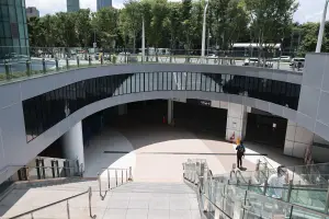 台北大巨蛋SOGO美食公園全開幕! 14家餐廳買一送一、暢飲299攻略 ▲台北大巨蛋體育館有多達10處公共藝術裝置。(圖/記者葉政勳攝)