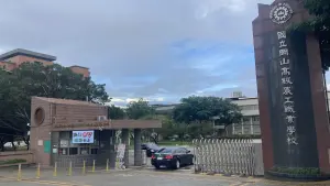 ▲晉禾規劃把捷運紅線岡山農工對面的1500坪乙工用地,變更為住宅區,部分娟社宅、部分蓋勞宅。(圖/翻攝Google 評價) ▲晉禾規劃把捷運紅線岡山農工對面的1500坪乙工用地,變更為住宅區,部分娟社宅、部分蓋勞宅。(圖/翻攝Google 評價)