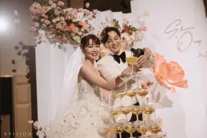 ▲張書偉(右)近日被爆出他在年初以1180萬賣掉在深坑買了17年的房子,賺進價差760萬,因為這筆錢屬於婚前資產,讓他賺進了千萬私房錢。(圖/張書偉臉書) ▲張書偉(右)近日被爆出他在年初以1180萬賣掉在深坑買了17年的房子,賺進價差760萬,因為這筆錢屬於婚前資產,讓他賺進了千萬私房錢。(圖/張書偉臉書)