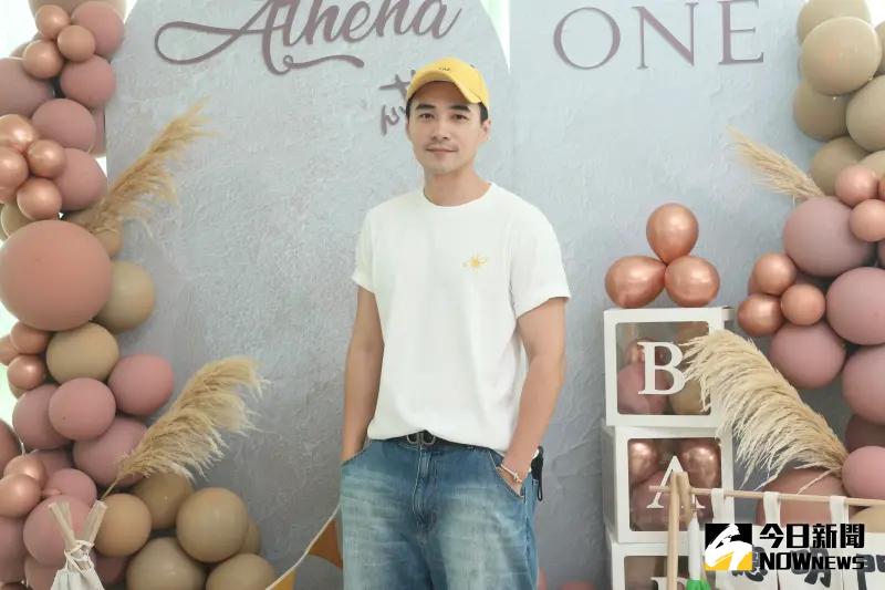 ▲藝人王大陸因閃兵爭議導致多位男星因逃兵遭檢警拘提，男星是元介（如圖）也遭酸名質疑，昨（15）日他轉發粉絲貼文，並分享當年因當兵失聲的事情，表示已服完兵役16年，霸氣回擊酸民：「老子你學長好嗎！」（圖／記者嚴俊強攝影）