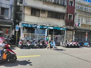 北市內湖命案！百萬裝潢寵物店遲未能開業　老闆被發現陳屍店內
