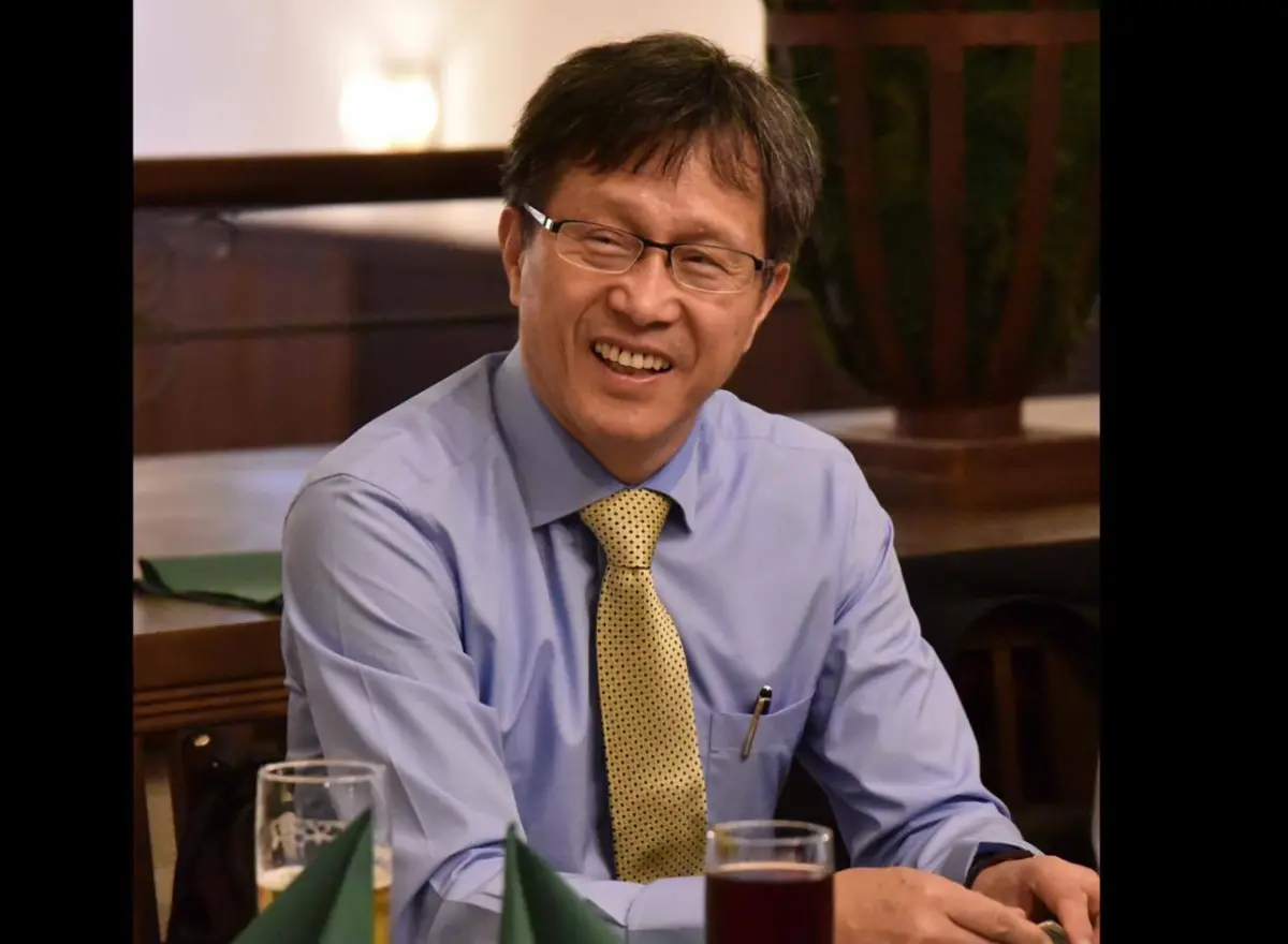 ▲駐德大使謝志偉指出，柯文哲把賴總統比擬為希特勒，令人覺得這已經不是「柯之精神是否正常」的問題了。（圖／謝志偉臉書）