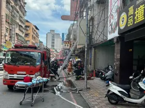 板橋便當店氣爆火警！闆娘疑炒菜沒關爐火接電話　驚悚瞬間曝光
