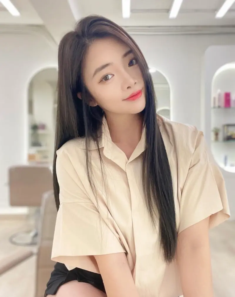 ▲34歲樂天女孩「曲曲」被網友點名也是高齡啦啦隊成員,她無奈表示:「我從20歲出頭的妹妹跳到30歲,我的青春都在這,對大家來說,我還是那個20歲的我。」圖為啦啦隊女神曲曲。(圖/曲曲IG)