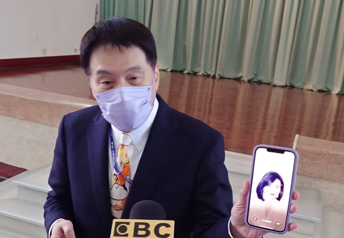 ▲統一董座羅智先手機桌布放的是妻子高秀玲年輕時的美照。（圖／NOWnews資料照）