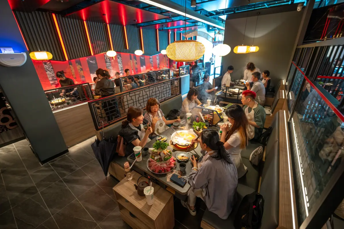 ▲開幕首日吸引大批饕客嚐鮮，大巨蛋門市訂位開幕前三日全滿。（圖／品牌提供）