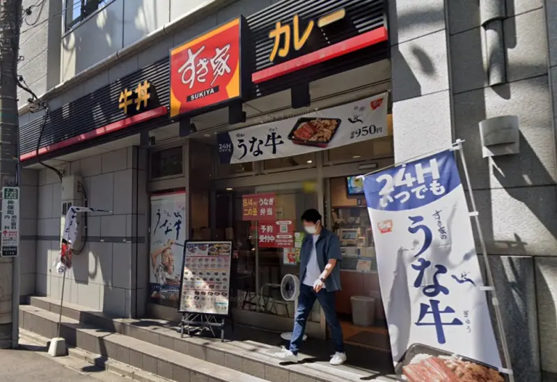 ▲日本知名牛丼連鎖品牌「すき家」（SukiYa）部分店家祭出免洗餐具政策減輕員工負擔，反讓顧客不願再來。（圖／翻攝自GoogleMap）