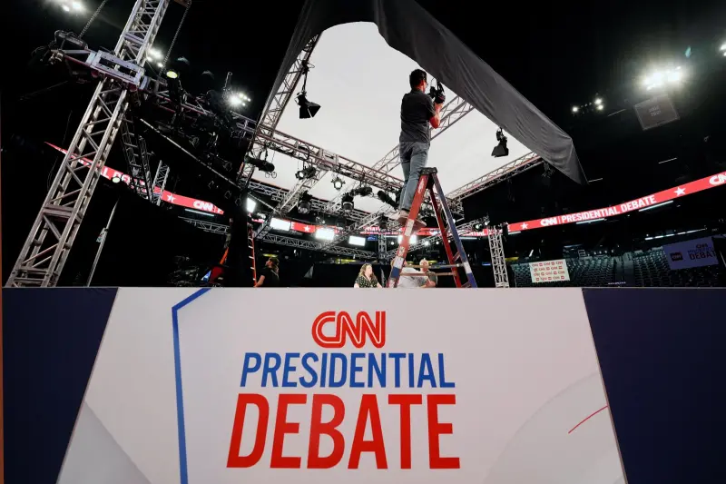 ▲2024年美國大選首場總統候選人電視辯論會，將於台灣時間28日上午9點舉行，地點選在位於喬治亞州亞特蘭大CNN總部的攝影棚。（圖／美聯社／達志影像）