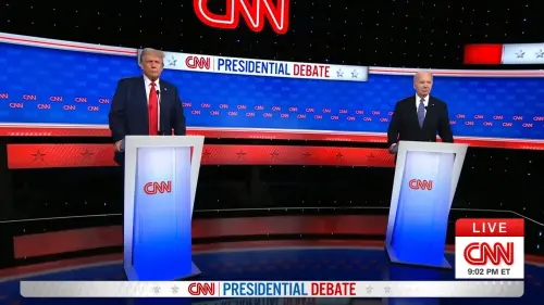 ▲拜登以及川普在進入辯論會場後，雙方並沒有握手，而是直接站上辯論講台。（圖／翻攝自CNN）