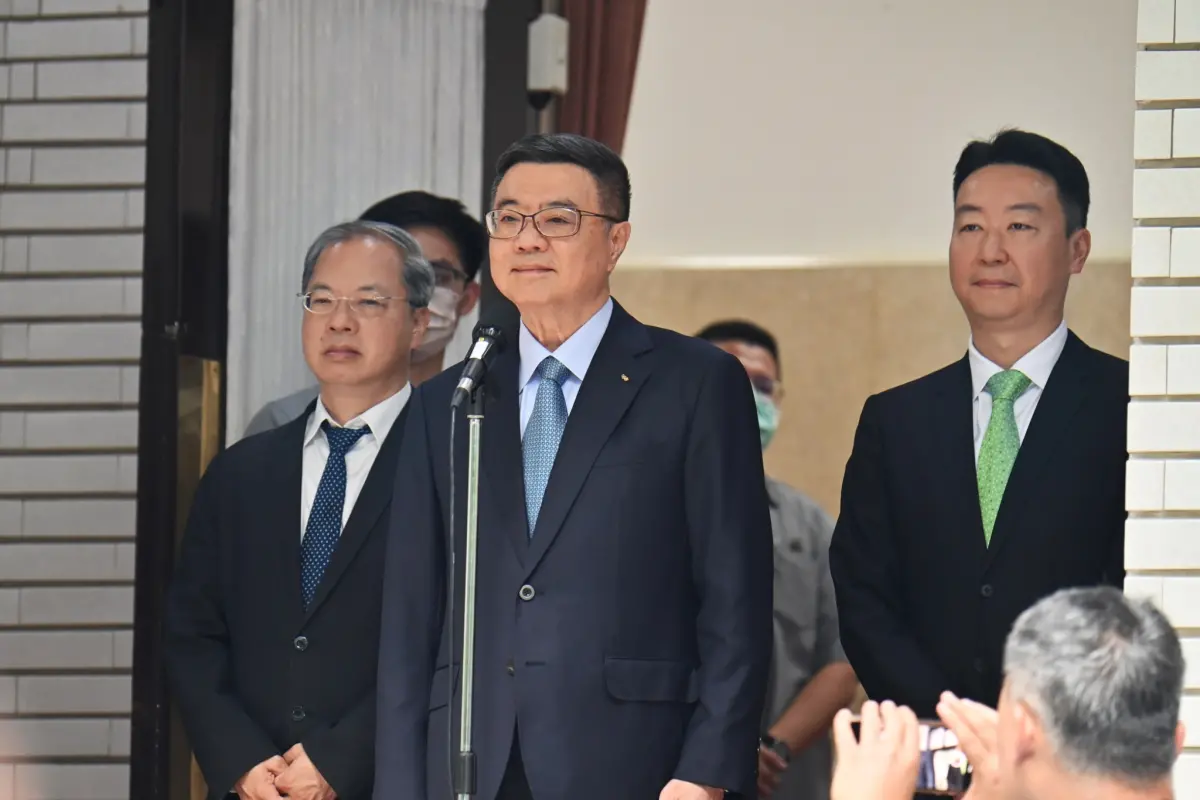 ▲卓榮泰表示，今天來這裡就是要「以身試法」。（圖／行政院提供）