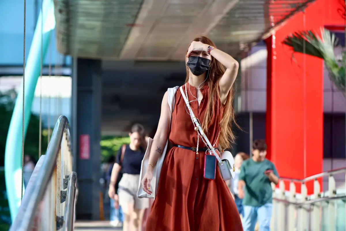 ▲今（14）日高溫炙熱，中央氣象署發布高溫燈號，部分地區高溫達到攝氏36度以上。（圖／記者陳明安攝）