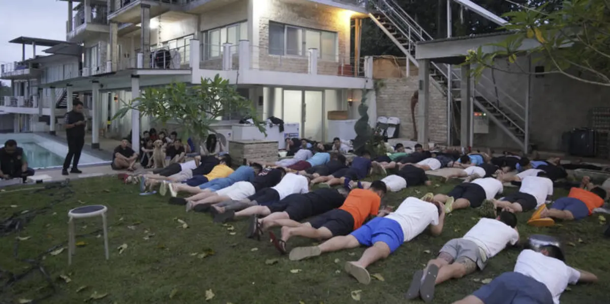 ▲103名外國人涉嫌從事網路詐騙，於印尼峇里島落網。（圖／美聯社／達志影像）